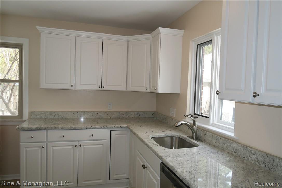 404 Roland Court Grosse Pointe, MI 48236 - Photo 8 of 20 IMG_3075.JPG