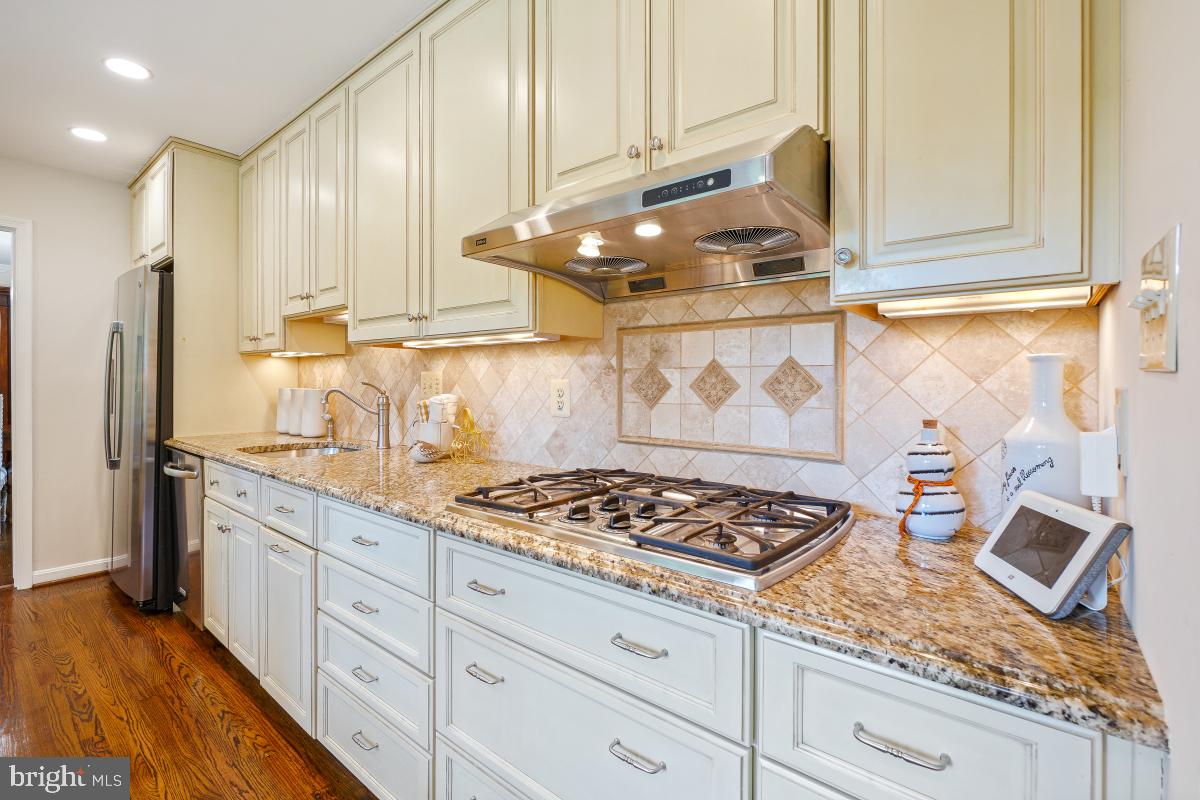 11321 Marcliff Road North Bethesda, MD 20852 - Photo 11 of 48 a kitchen with stainless steel appliances granite countertop a stove and a refrigerator