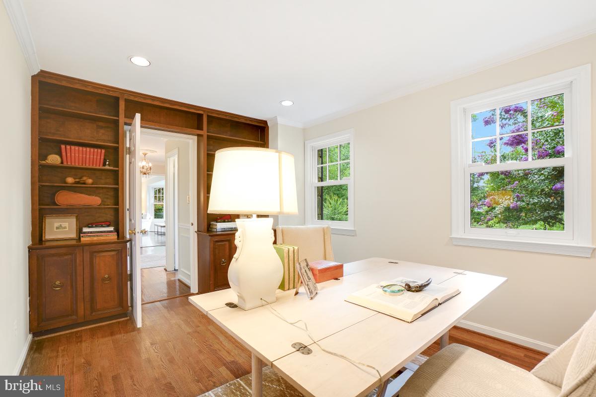 11321 Marcliff Road North Bethesda, MD 20852 - Photo 18 of 48 a living room with stainless steel appliances furniture a rug and a large window