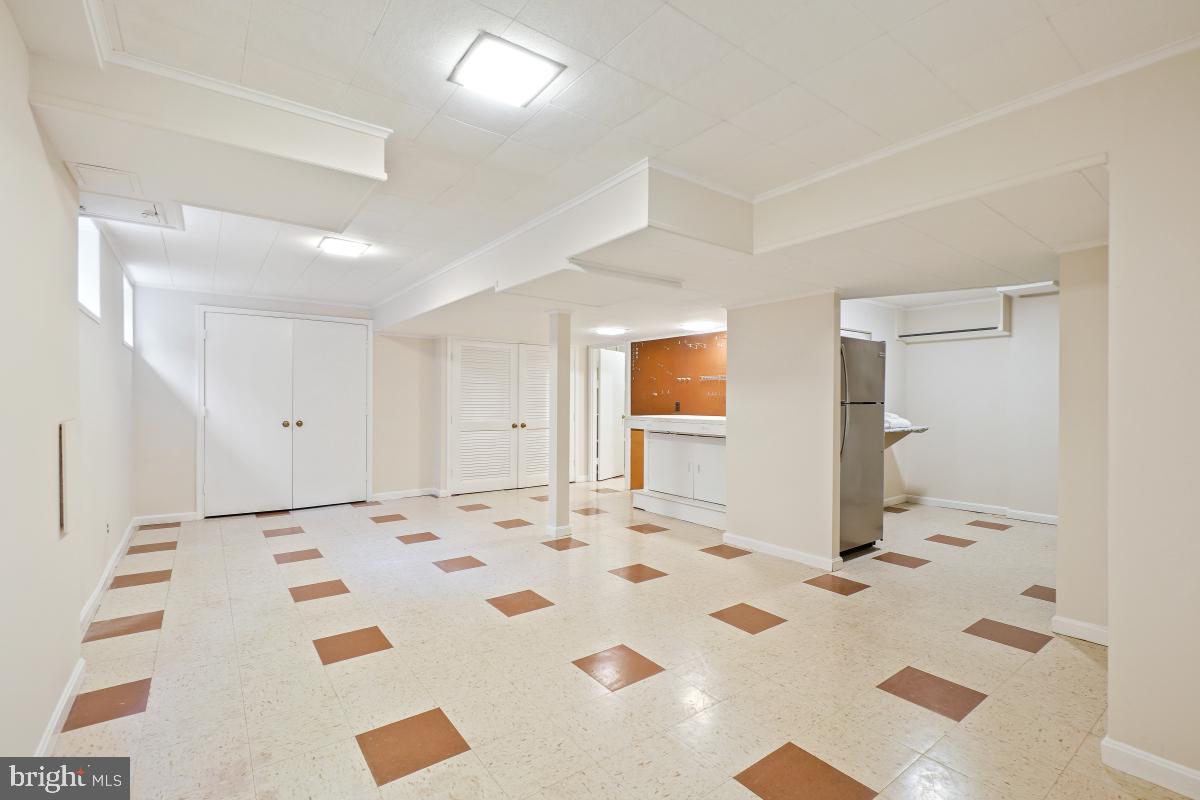 11321 Marcliff Road North Bethesda, MD 20852 - Photo 35 of 48 a bathroom with a sink vanity and mirror