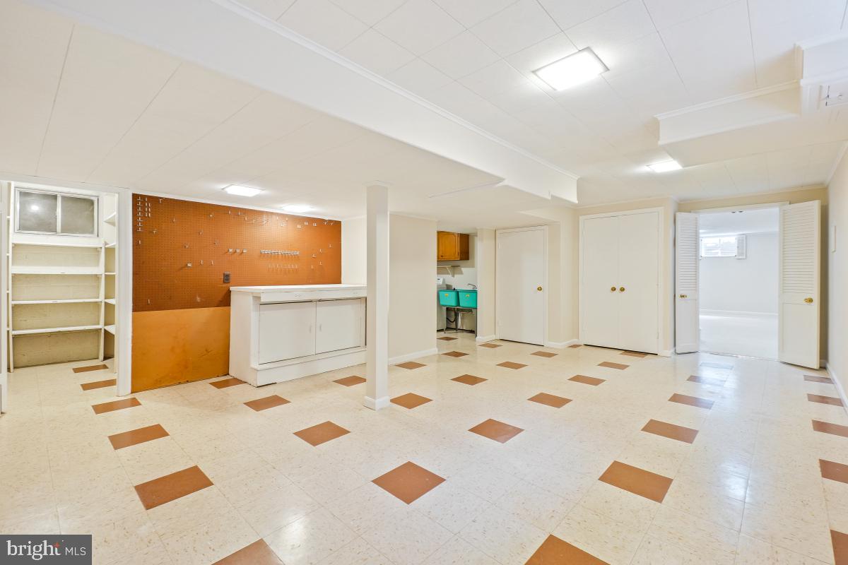 11321 Marcliff Road North Bethesda, MD 20852 - Photo 36 of 48 a bedroom with a bed and a large mirror on the dresser