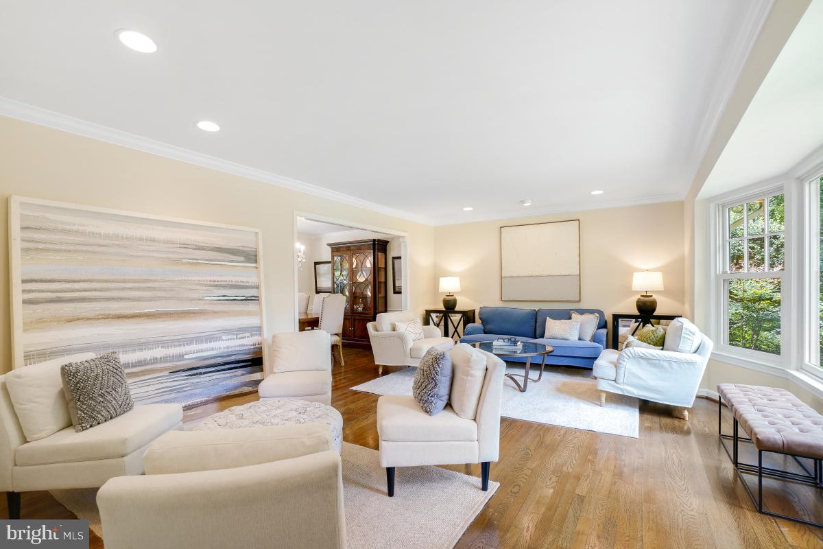 11321 Marcliff Road North Bethesda, MD 20852 - Photo 5 of 48 a living room with furniture wooden floor and windows