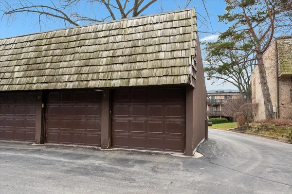 $299,000 | 1711 Northfield Square, Unit A, Northfield, IL 60093