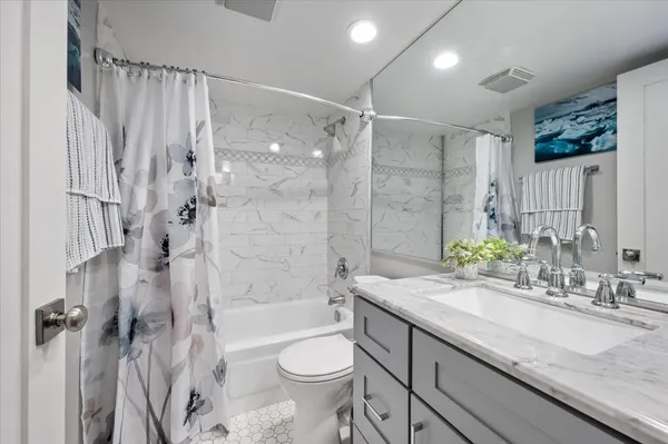 $299,000 | 1711 Northfield Square, Unit A, Northfield, IL 60093