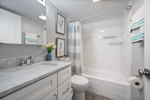 $299,000 | 1711 Northfield Square, Unit A, Northfield, IL 60093