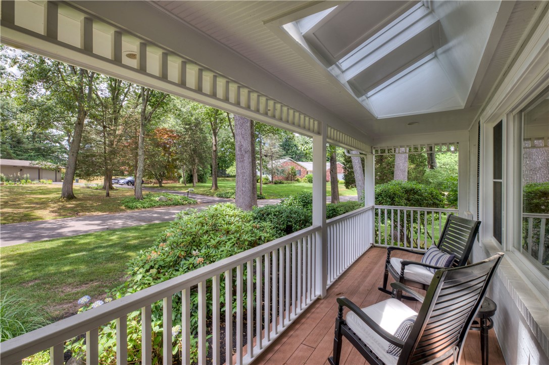 22 Pinetop Road Barrington, RI 02806 - Photo 4 of 40