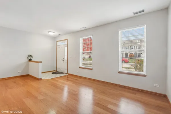 $2,500 | 2531 Congress Avenue, Unit 2531, Aurora, IL 60503