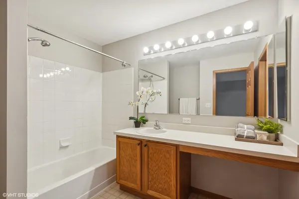 $2,500 | 2531 Congress Avenue, Unit 2531, Aurora, IL 60503