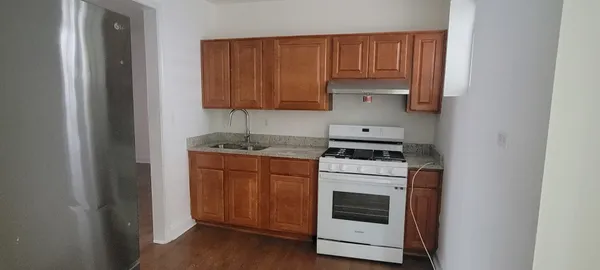$1,700 | 930 West Belmont Avenue, Unit 205, Chicago, IL 60657