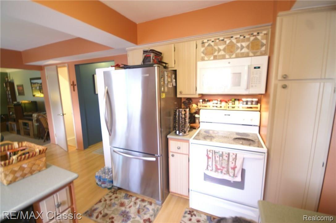6010 Wedgewood Road Canton, MI 48187 - Photo 12 of 44 PICT0033.JPG