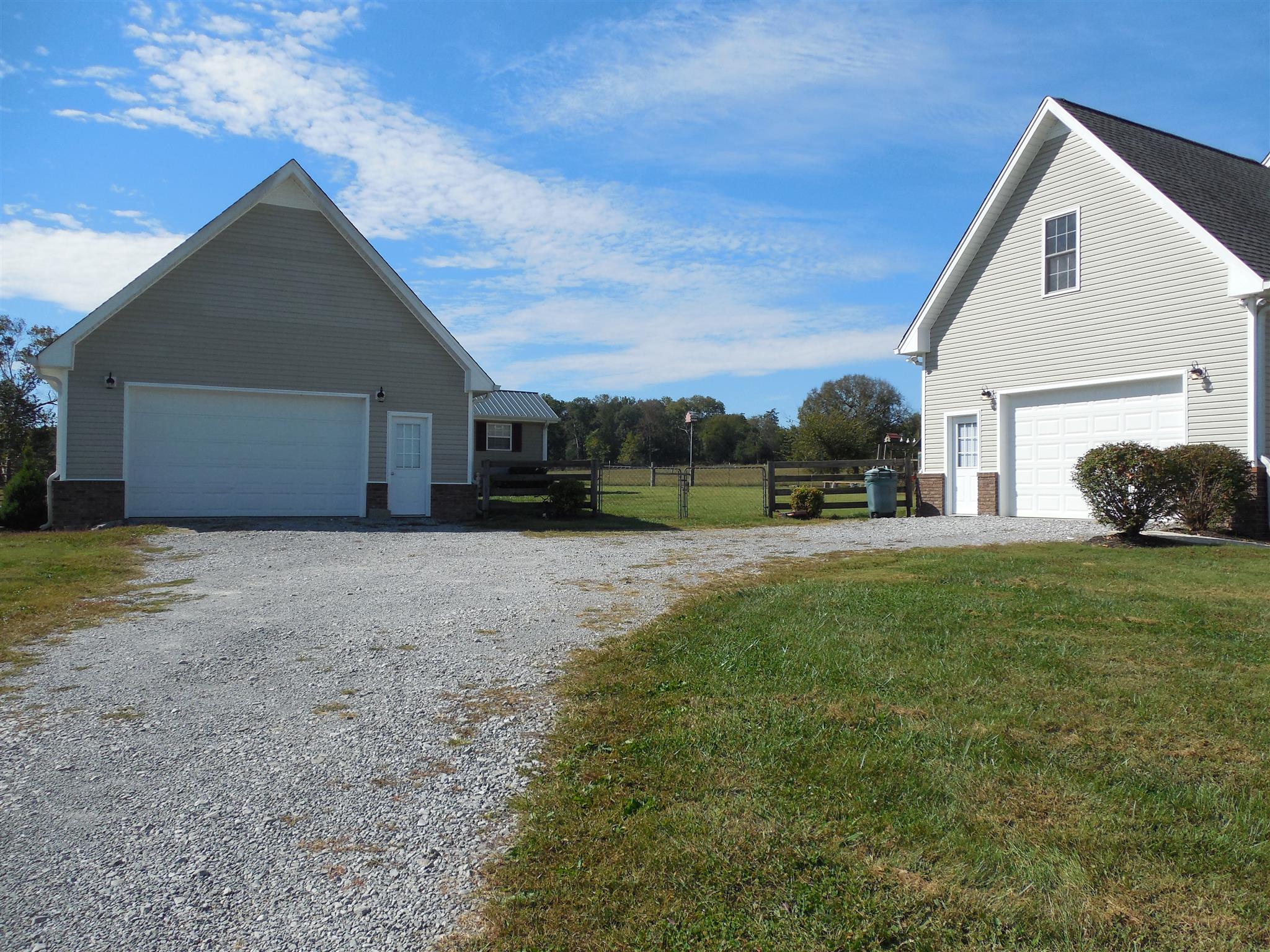 1390 Grant Road Watertown, TN 37184 - Photo 14 of 30 Detached garage