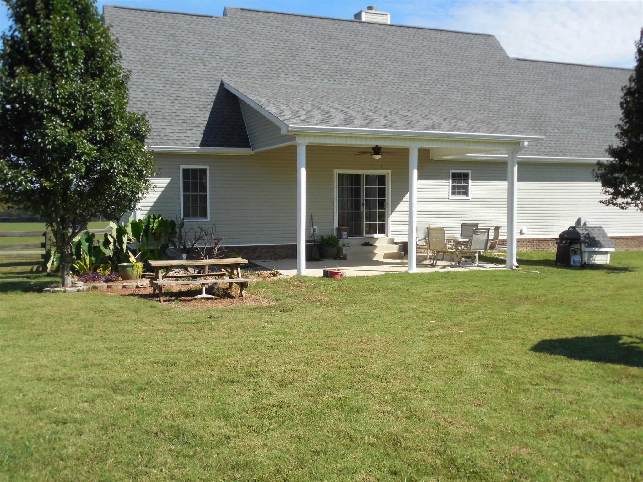 1390 Grant Road Watertown, TN 37184 - Photo 26 of 30 Covered back patio
