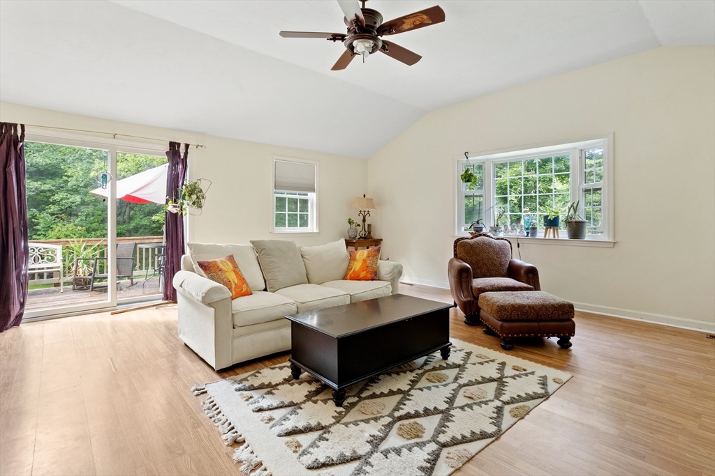 5 Pilgrim Road Chelmsford, MA 01824 - Photo 8 of 24 Gallery Image 8