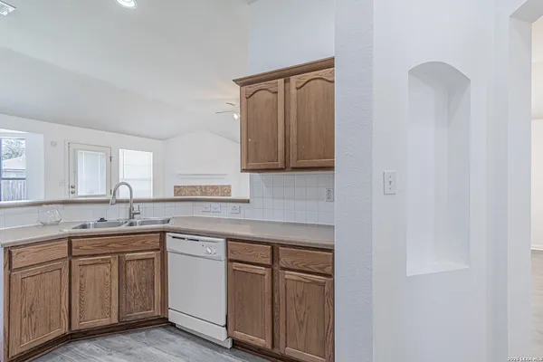 $1,665 | 8407 Whitebrush, Converse, TX 78109