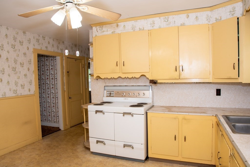 114 Varnum Road Dracut, MA 01826 - Photo 3 of 13 Gallery Image 3