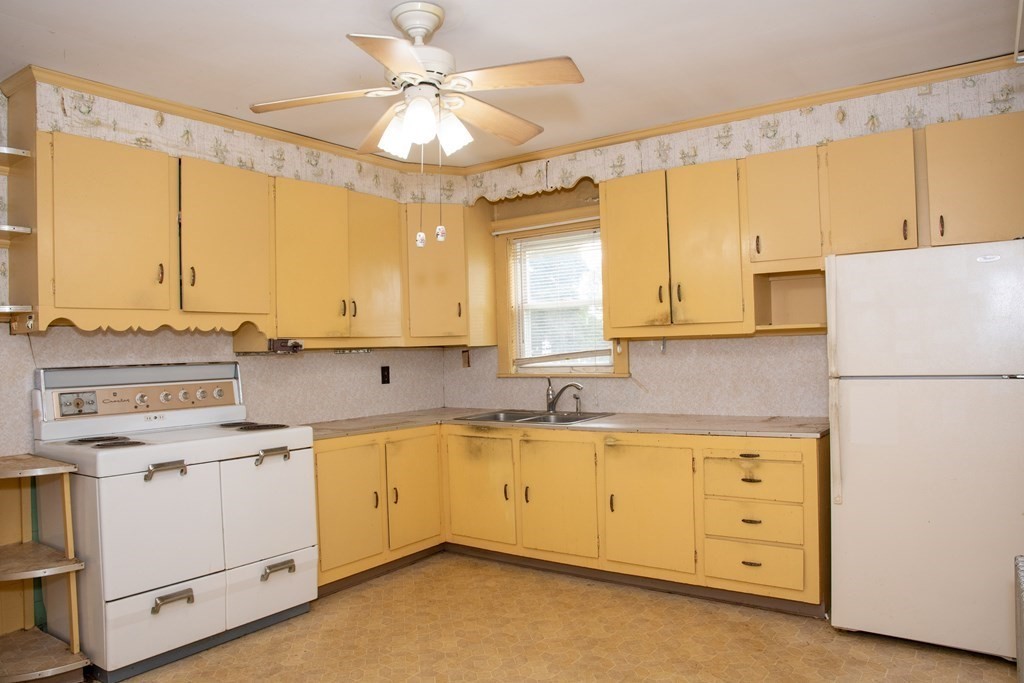 114 Varnum Road Dracut, MA 01826 - Photo 4 of 13 Gallery Image 4