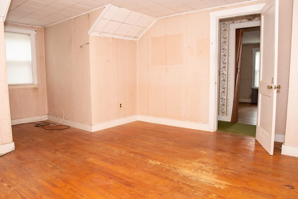 114 Varnum Road Dracut, MA 01826 - Photo 5 of 13 Gallery Image 5