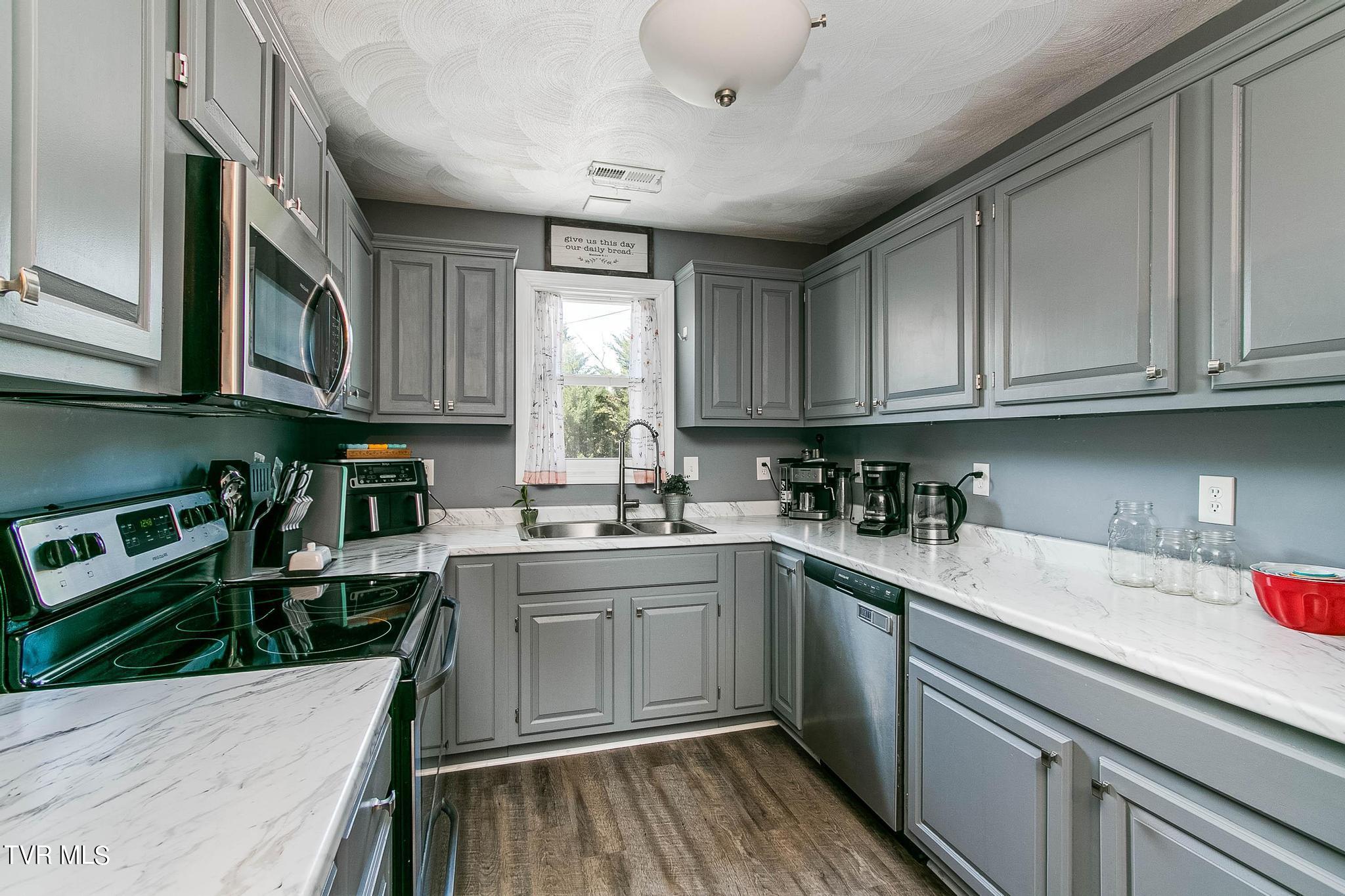 4176 Ridge Road Kingsport, TN 37660 - Photo 13 of 45 12