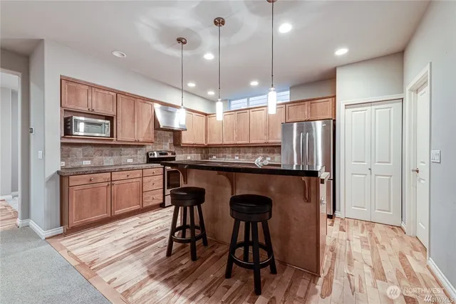 $4,250 | 6455 193rd Place Northeast, Redmond, WA 98052