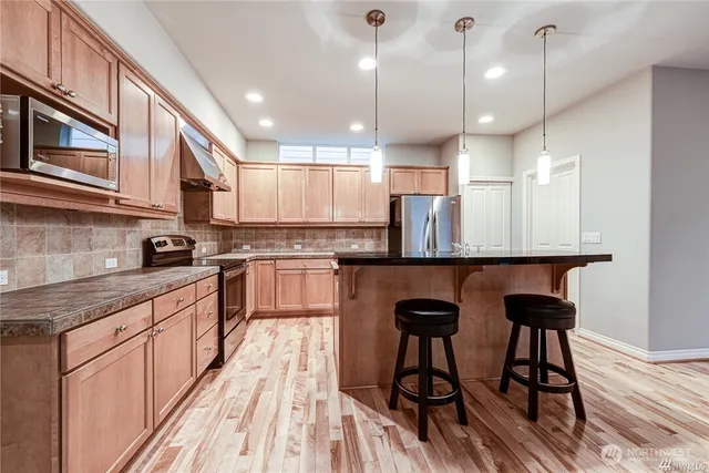 $4,250 | 6455 193rd Place Northeast, Redmond, WA 98052