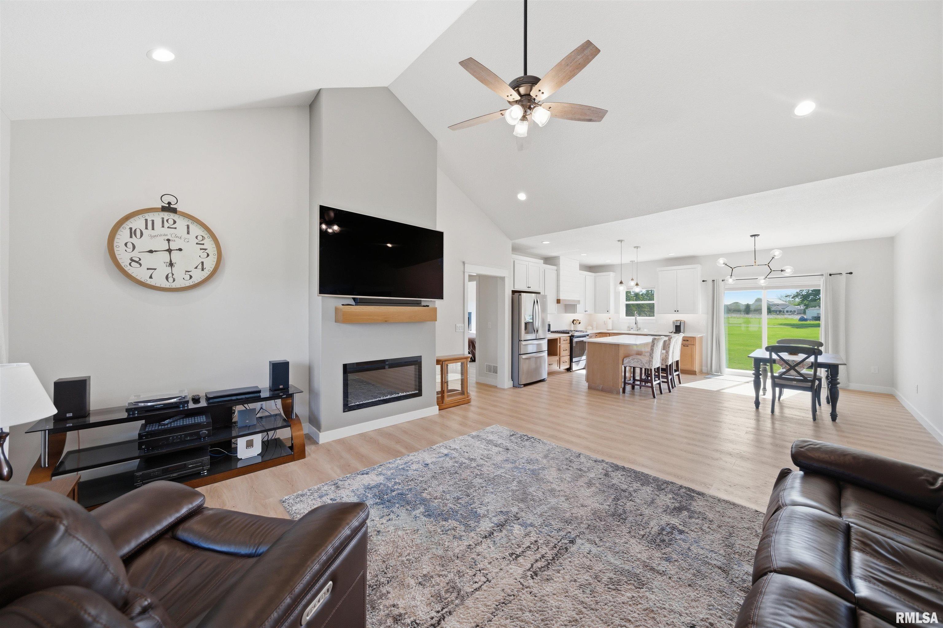 215 Cypress Point Washington, IL 61571 - Photo 3 of 39