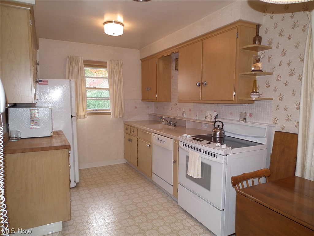 5192 East Farnhurst Road Cleveland, OH 44124 - Photo 8 of 28