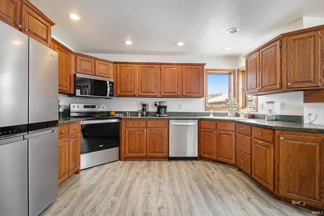 $775,000 | 69590 County Road 21, New Paris, IN 46553