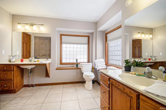 $775,000 | 69590 County Road 21, New Paris, IN 46553