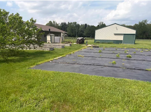 $775,000 | 69590 County Road 21, New Paris, IN 46553