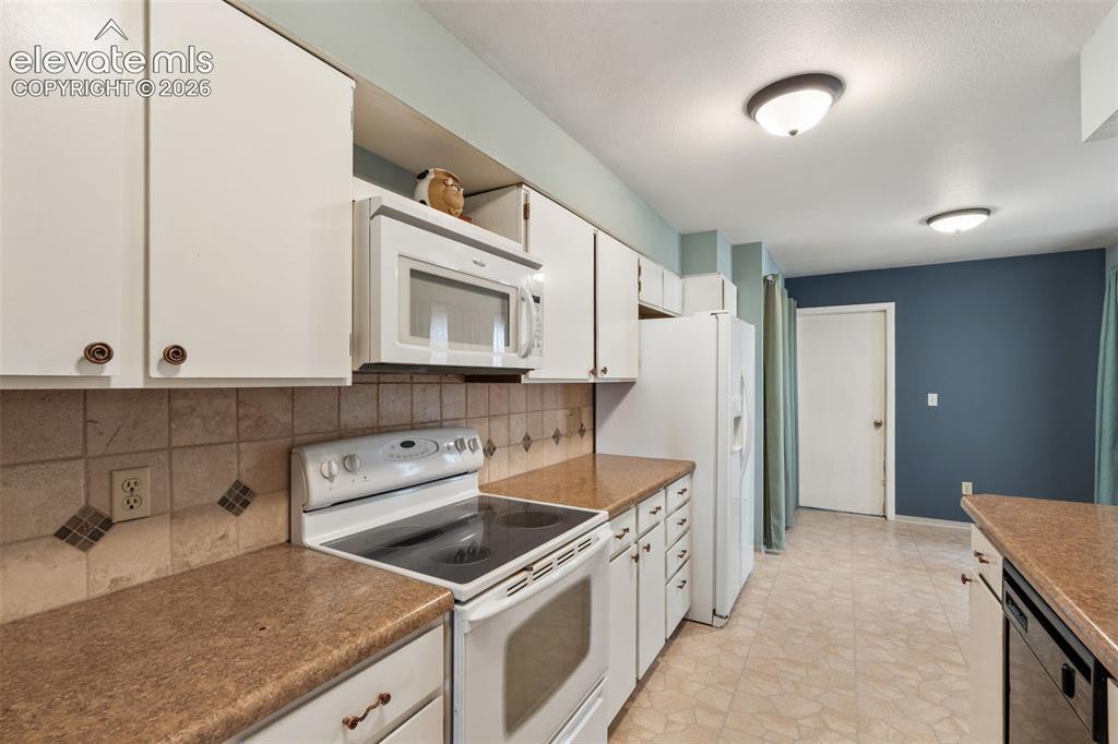 3330 Templeton Gap Road, Unit 6 Colorado Springs, CO 80907 - Photo 17 of 40