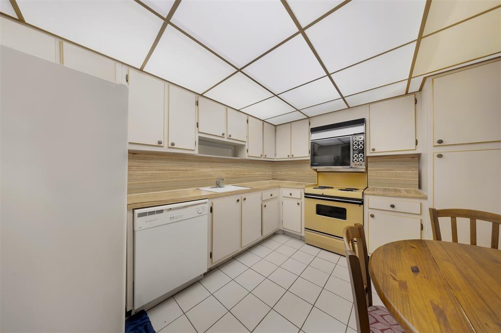 905 Cypress Terrace, Unit 202 Pompano Beach, FL 33069 - Photo 20 of 34