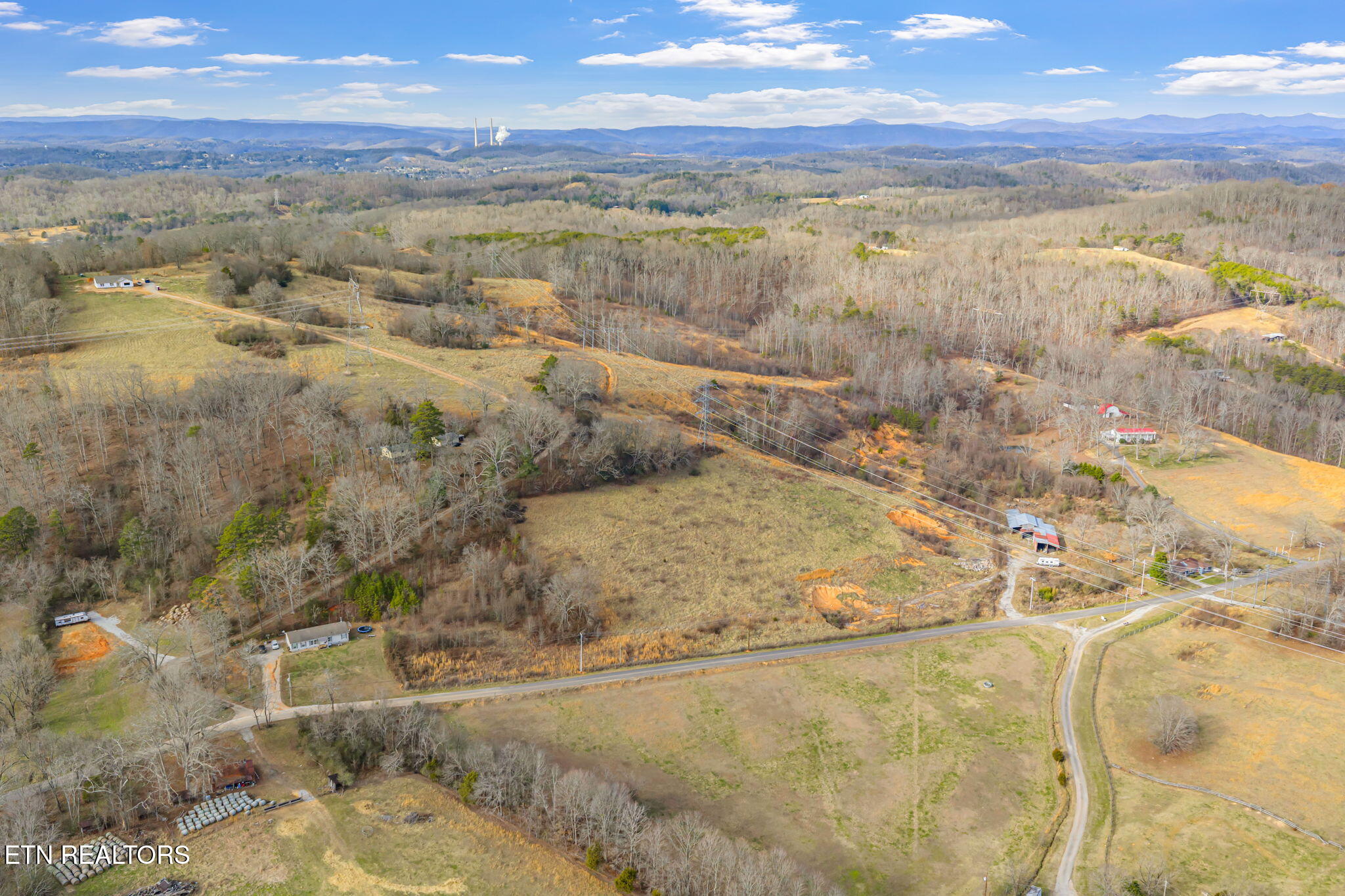 662 Buck Creek Road Kingston, TN 37763 - Photo 3 of 16 6-web-or-mls-662 Buck Creek Road-6