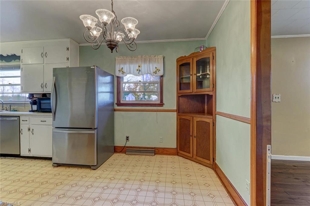 986 Grooms Road Reidsville, NC 27320 - Photo 4 of 22 Gallery Image 4