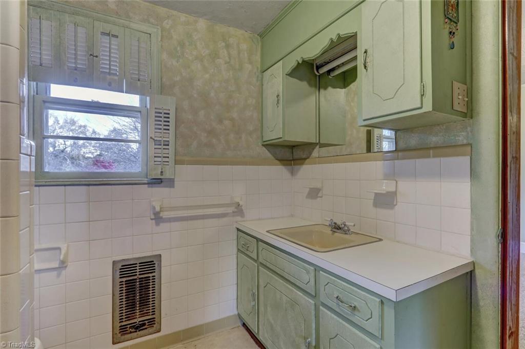986 Grooms Road Reidsville, NC 27320 - Photo 10 of 22 Gallery Image 10