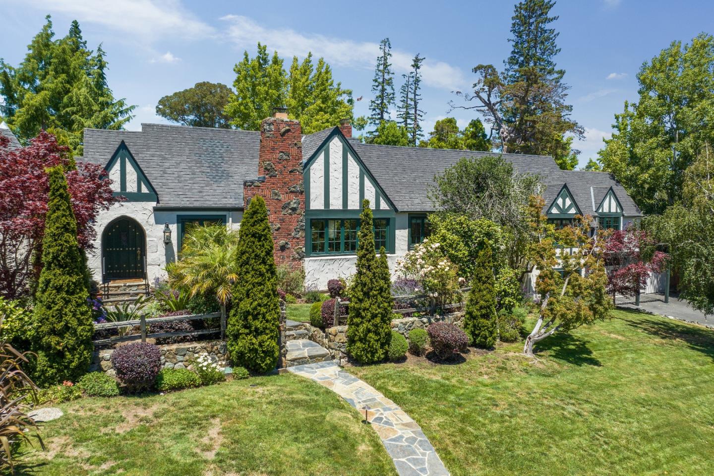 540 Chelmsford Road Hillsborough, CA 94010 - Photo 38 of 49 a view of a house with a garden