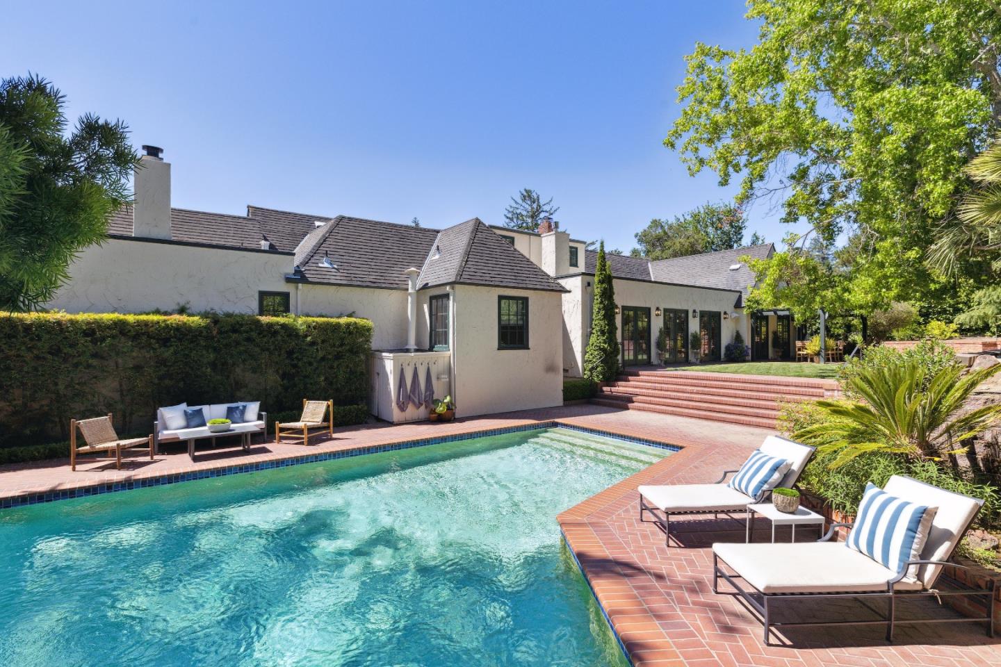 540 Chelmsford Road Hillsborough, CA 94010 - Photo 43 of 49 a backyard of a house with table and chairs plants and large tree