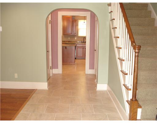 334 Vermont Avenue Rochester, PA 15074 - Photo 3 of 13 Entry/Foyer.
