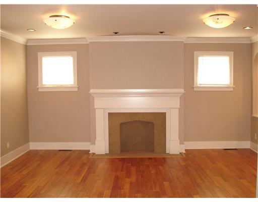 334 Vermont Avenue Rochester, PA 15074 - Photo 4 of 13 Living Room.