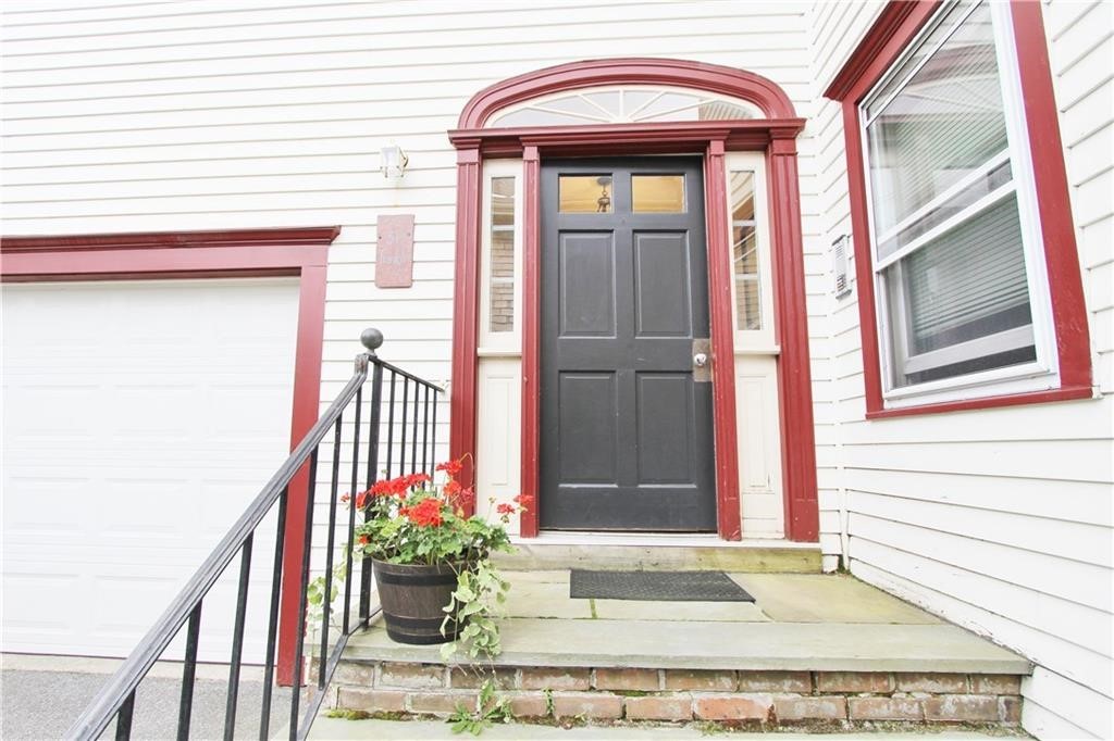 31 Franklin Street, Unit 2 Newport, RI 02840 - Photo 1 of 23