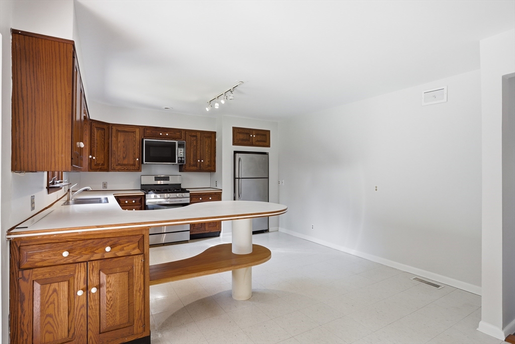 106 Bolton Road Harvard, MA 01451 - Photo 12 of 40
