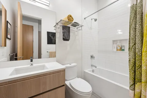 $6,500 | 5945 North Magnolia Avenue, Unit 101, Chicago, IL 60660