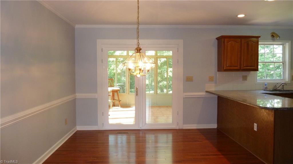 5054 Cobblestone Road Winston-Salem, NC 27106 - Photo 13 of 30 Breakfast area