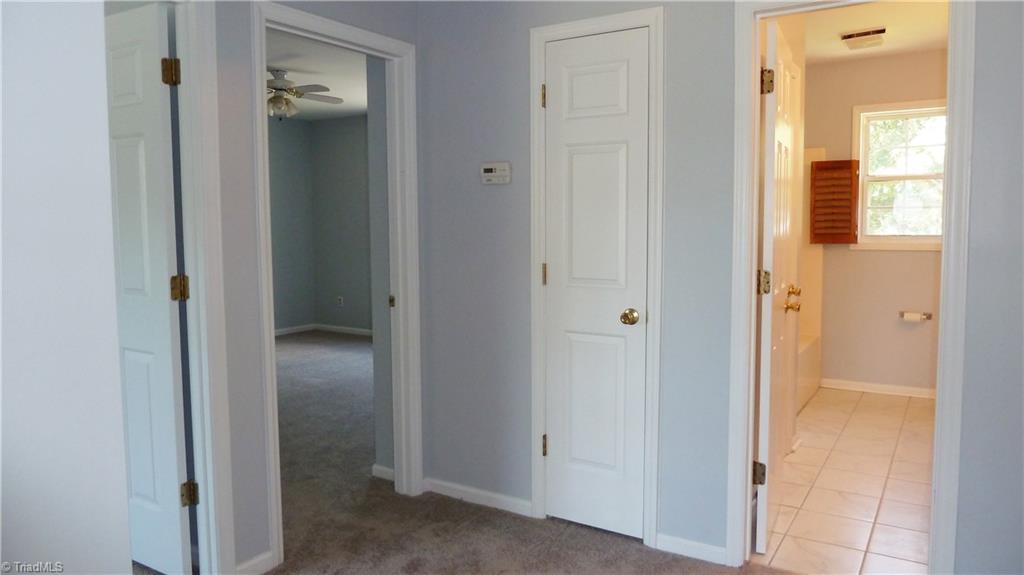 5054 Cobblestone Road Winston-Salem, NC 27106 - Photo 17 of 30 Upstairs Hall area