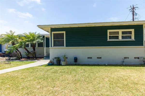 a front view of house with yard