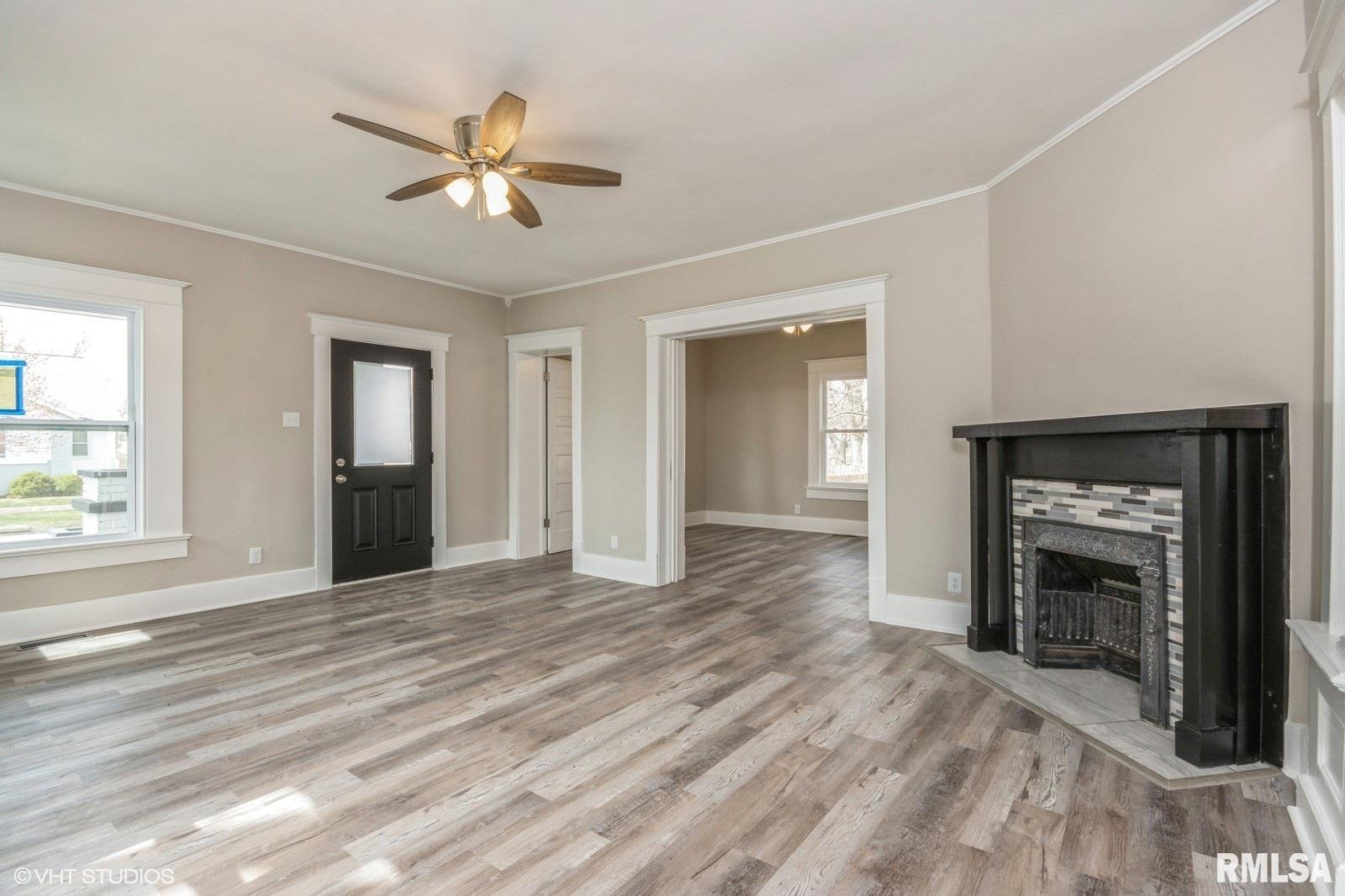 418 4th Street Illiopolis, IL 62539 - Photo 2 of 15