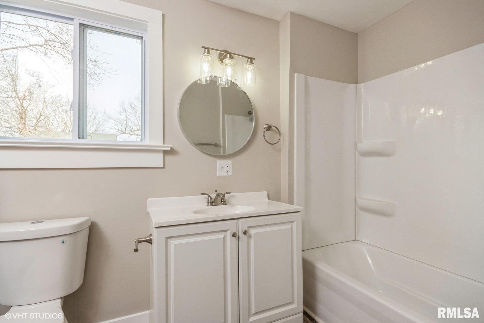 418 4th Street Illiopolis, IL 62539 - Photo 9 of 15