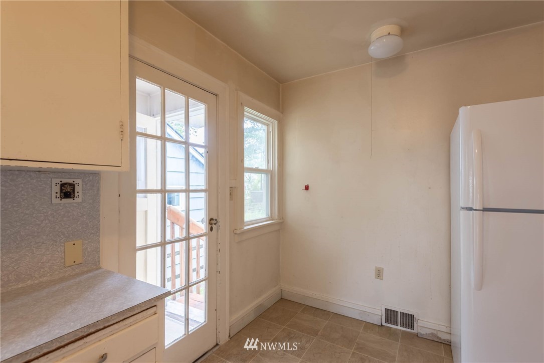 329 North 76th Street Seattle, WA 98103 - Photo 13 of 38