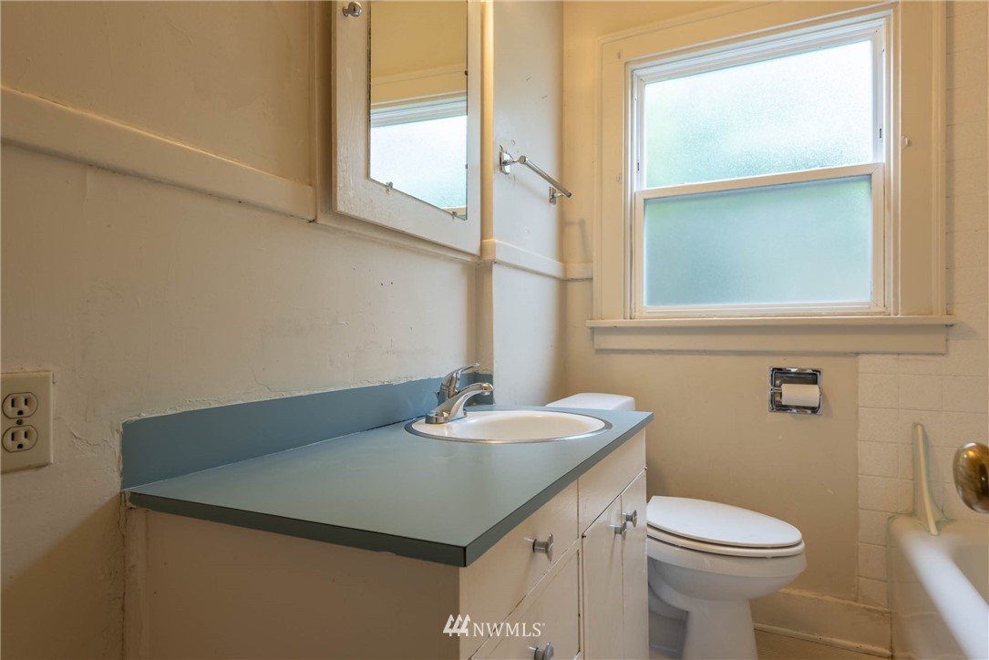 329 North 76th Street Seattle, WA 98103 - Photo 14 of 38