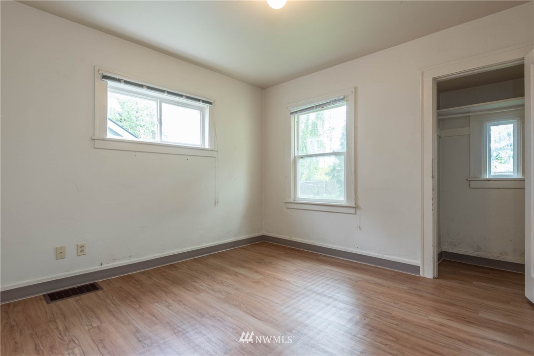 329 North 76th Street Seattle, WA 98103 - Photo 16 of 38