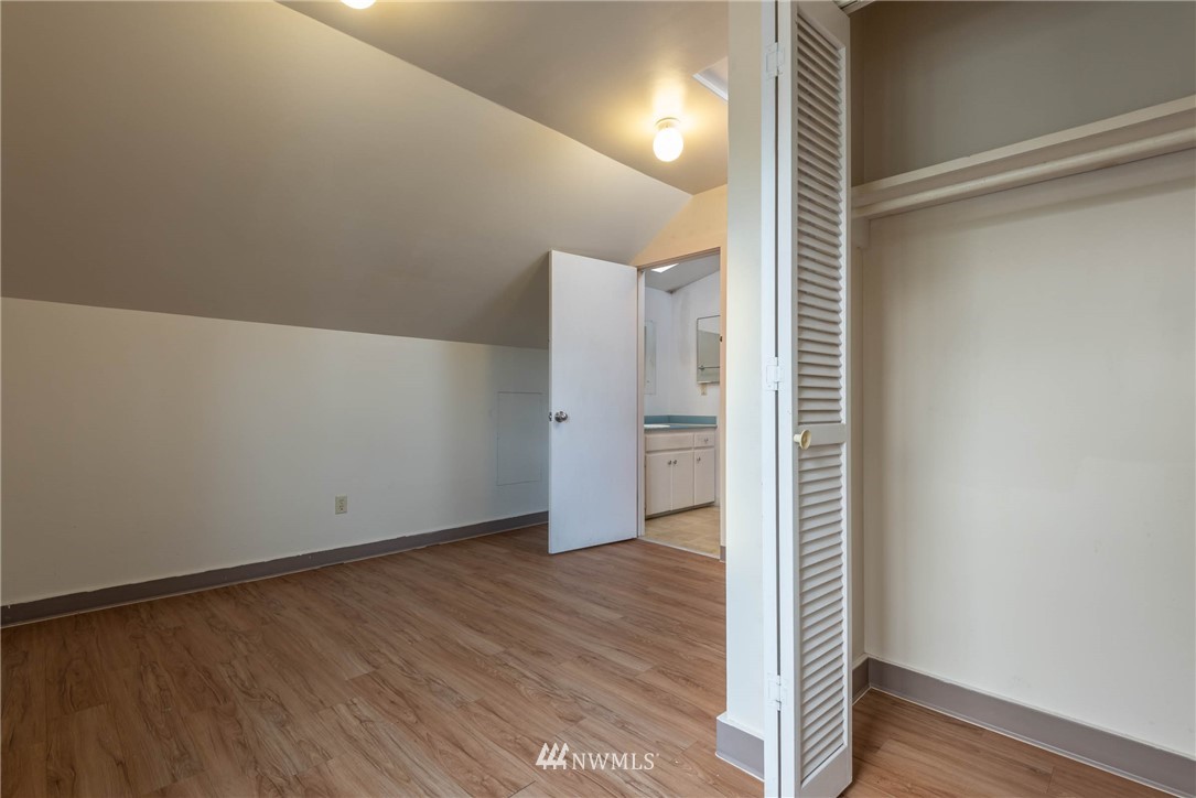 329 North 76th Street Seattle, WA 98103 - Photo 20 of 38